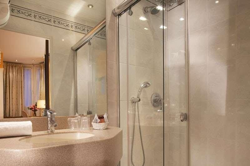 Cecilia Arc De Triomphe Hotel Paris Ruang foto